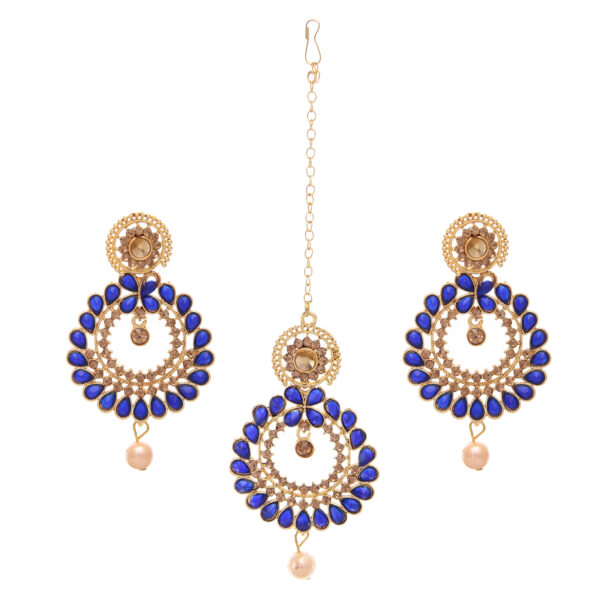 set of earrings and mangtika