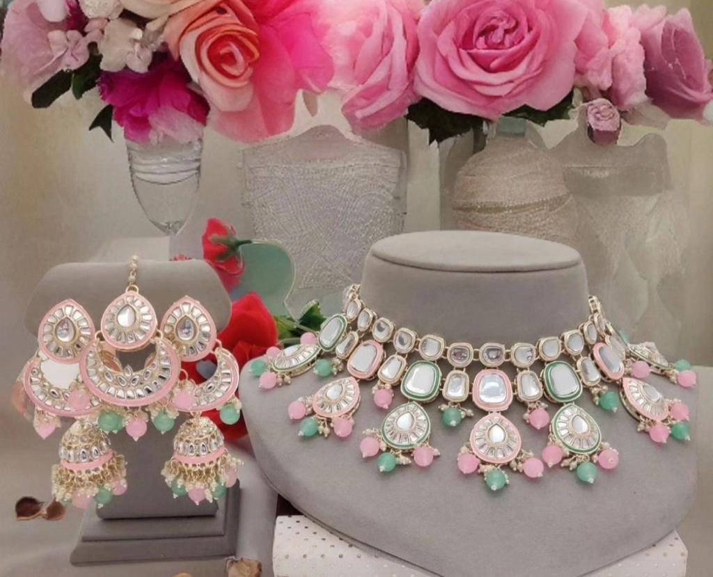 Buy Women Fashion Jewellery Sets online for best prices.